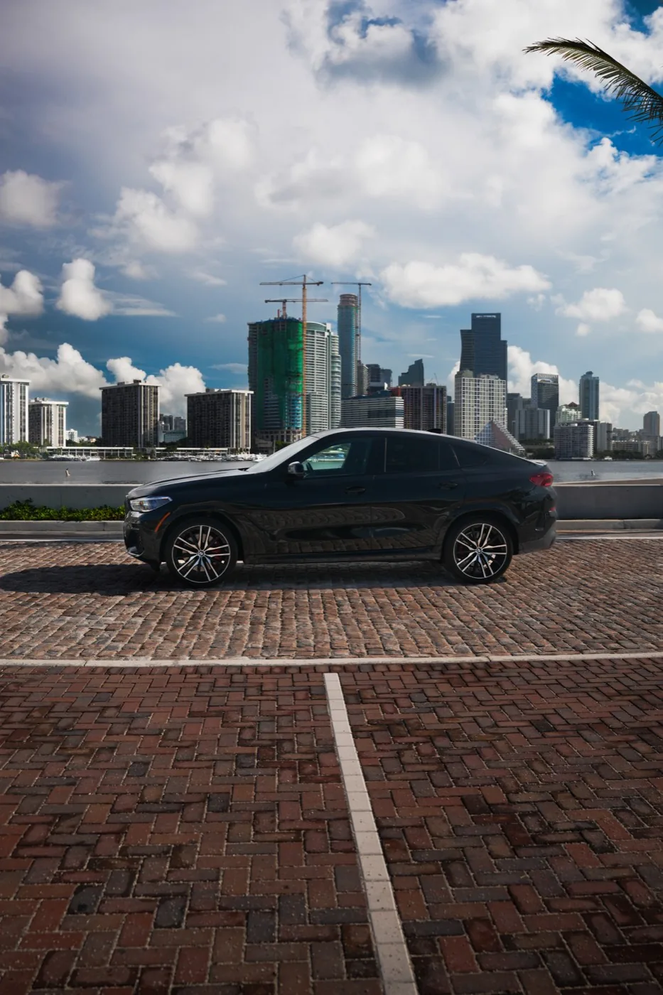 BMW X6 M50i 2023 in Miami, photo 5